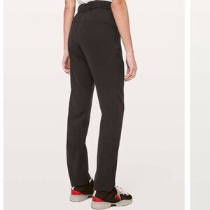 Women's Lululemon On The Fly Pant - Tall navy size 2 Drawstring elastic
